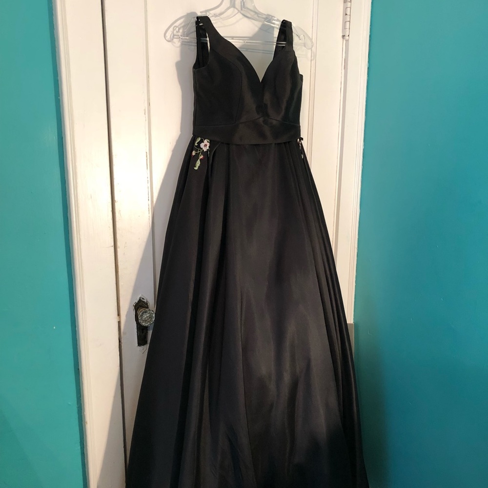 Prom dress - Picture 3 of 8